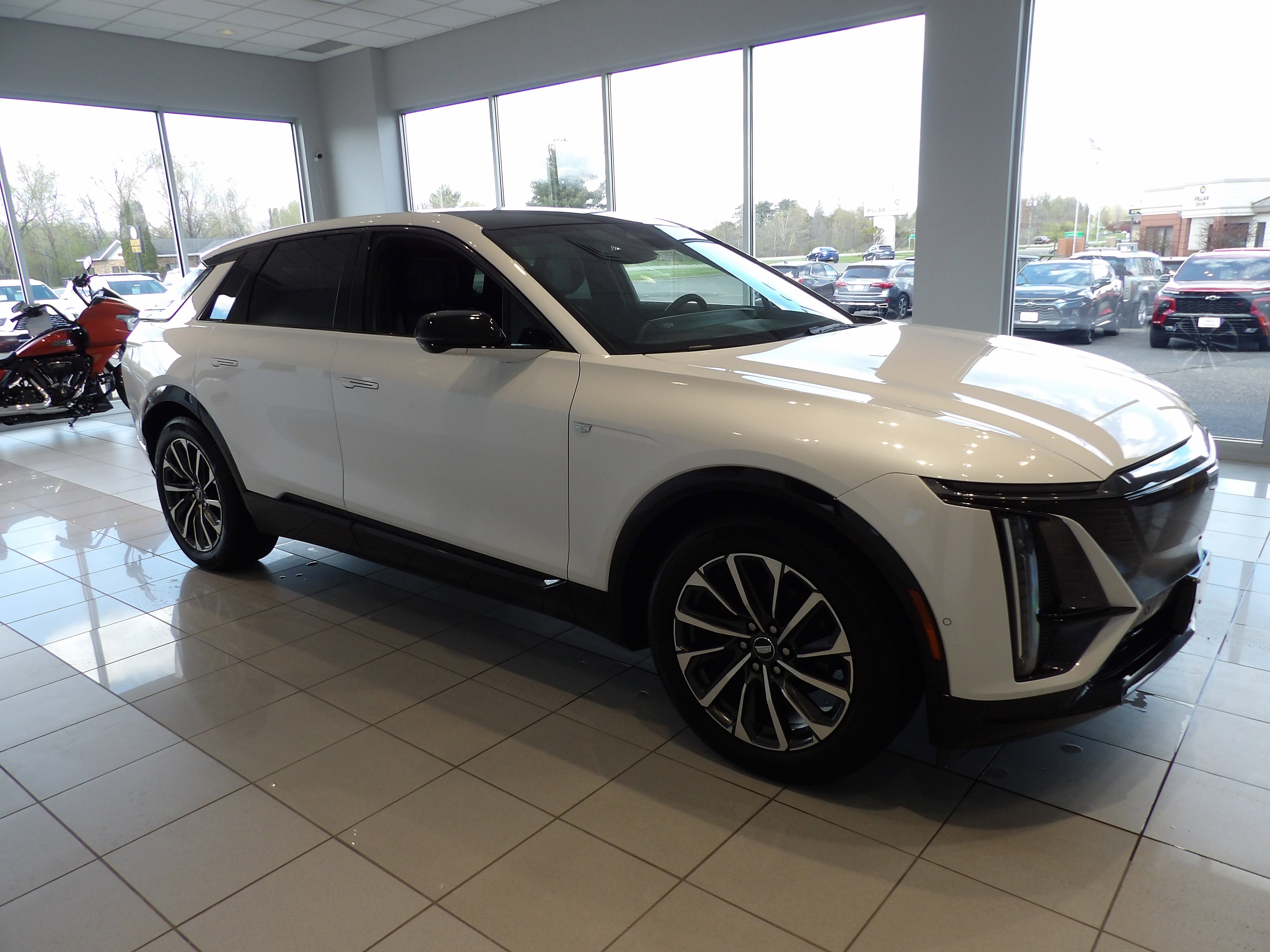 2024 Cadillac LYRIQ Sport 2