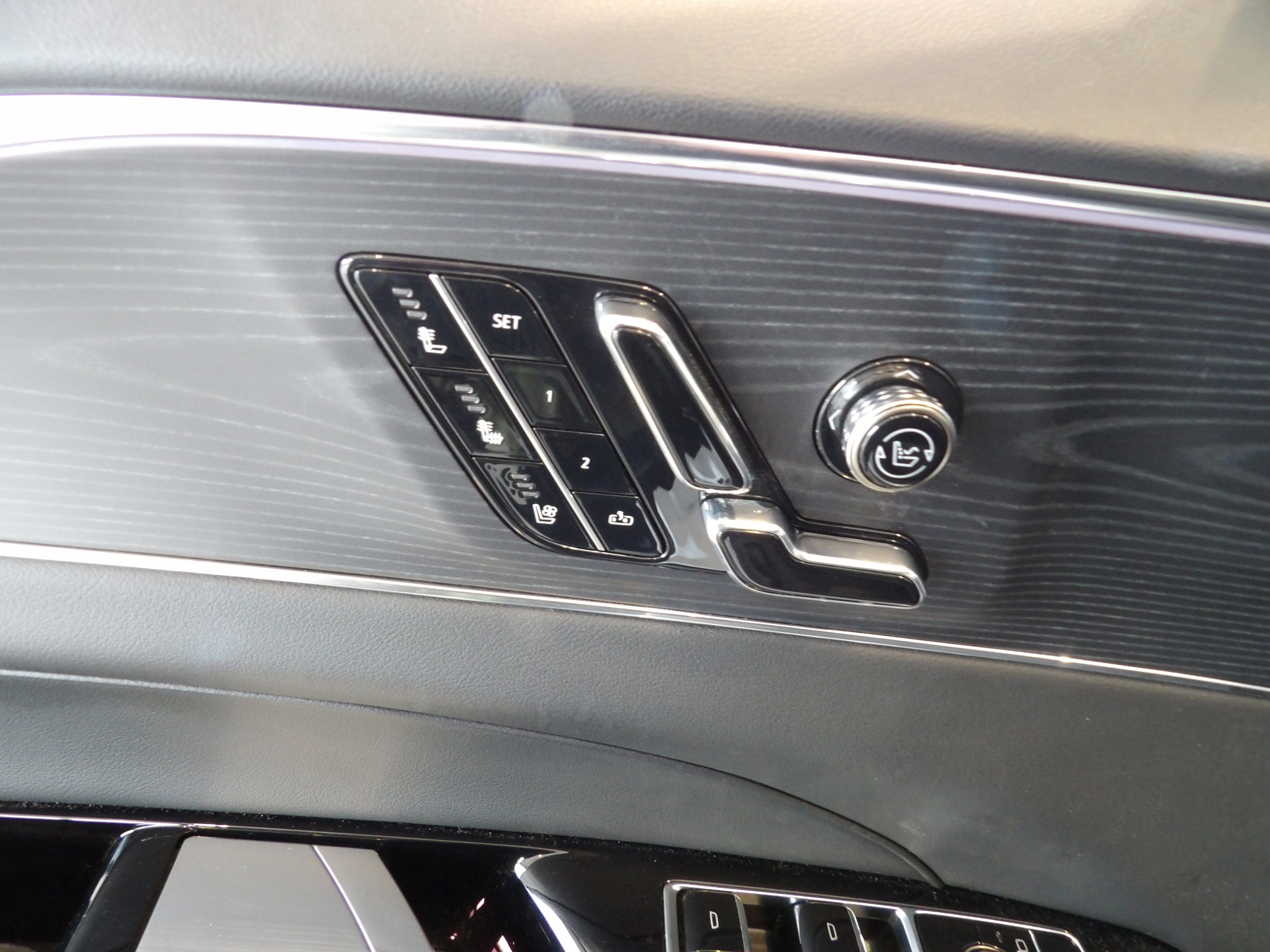 2024 Cadillac LYRIQ Sport 2