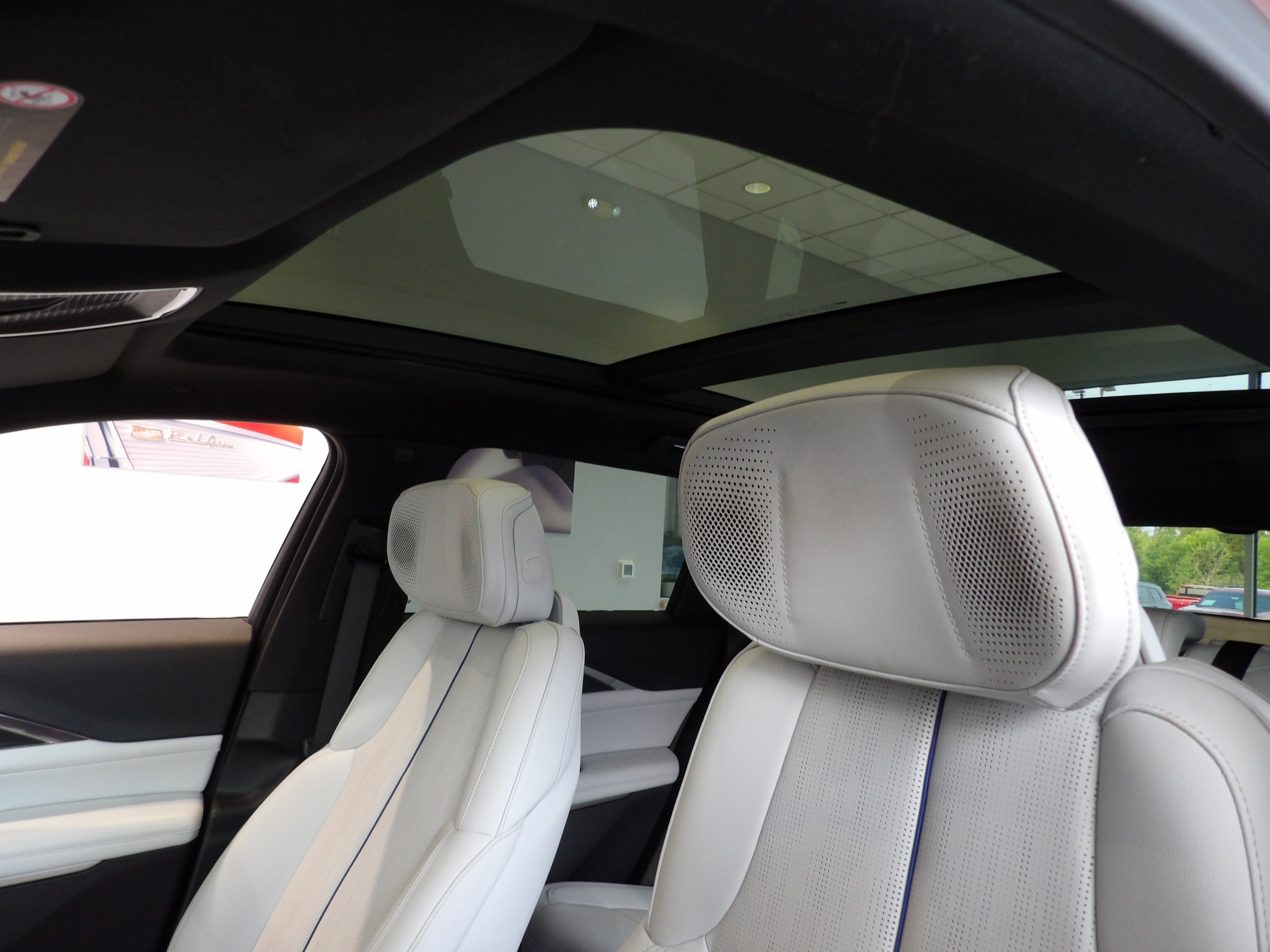 2024 Cadillac LYRIQ Sport 2