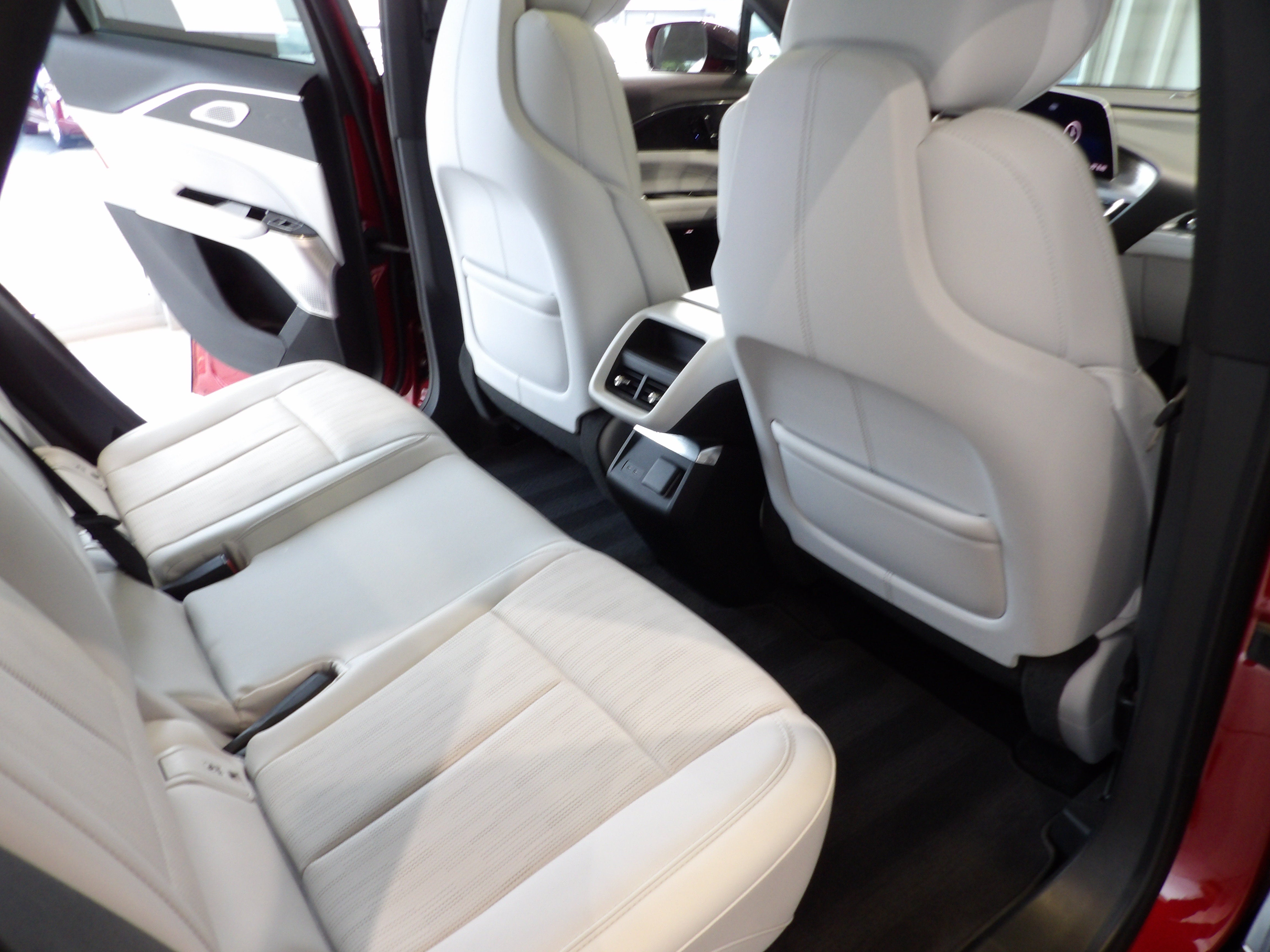 2024 Cadillac LYRIQ Sport 2