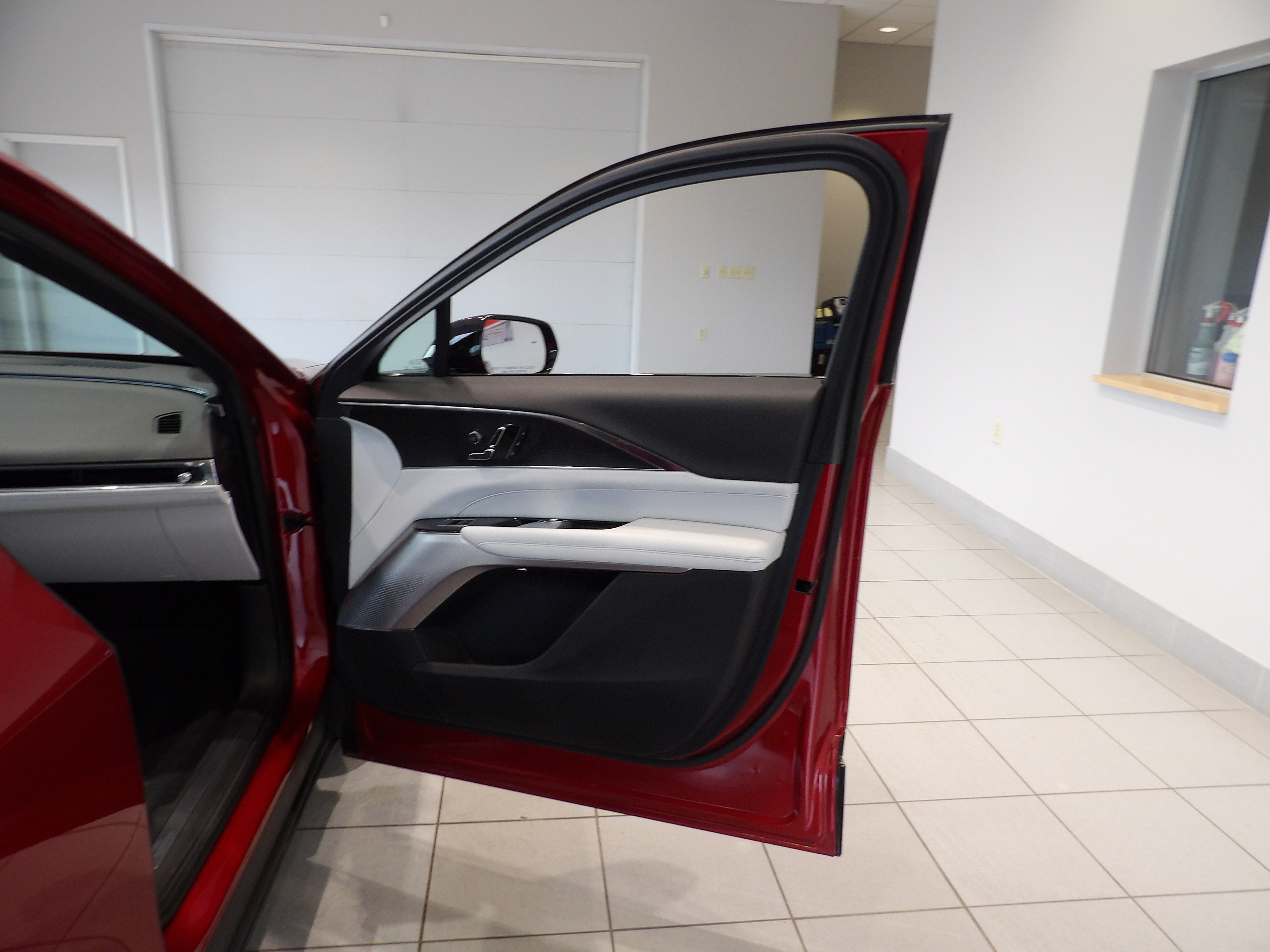 2024 Cadillac LYRIQ Sport 2