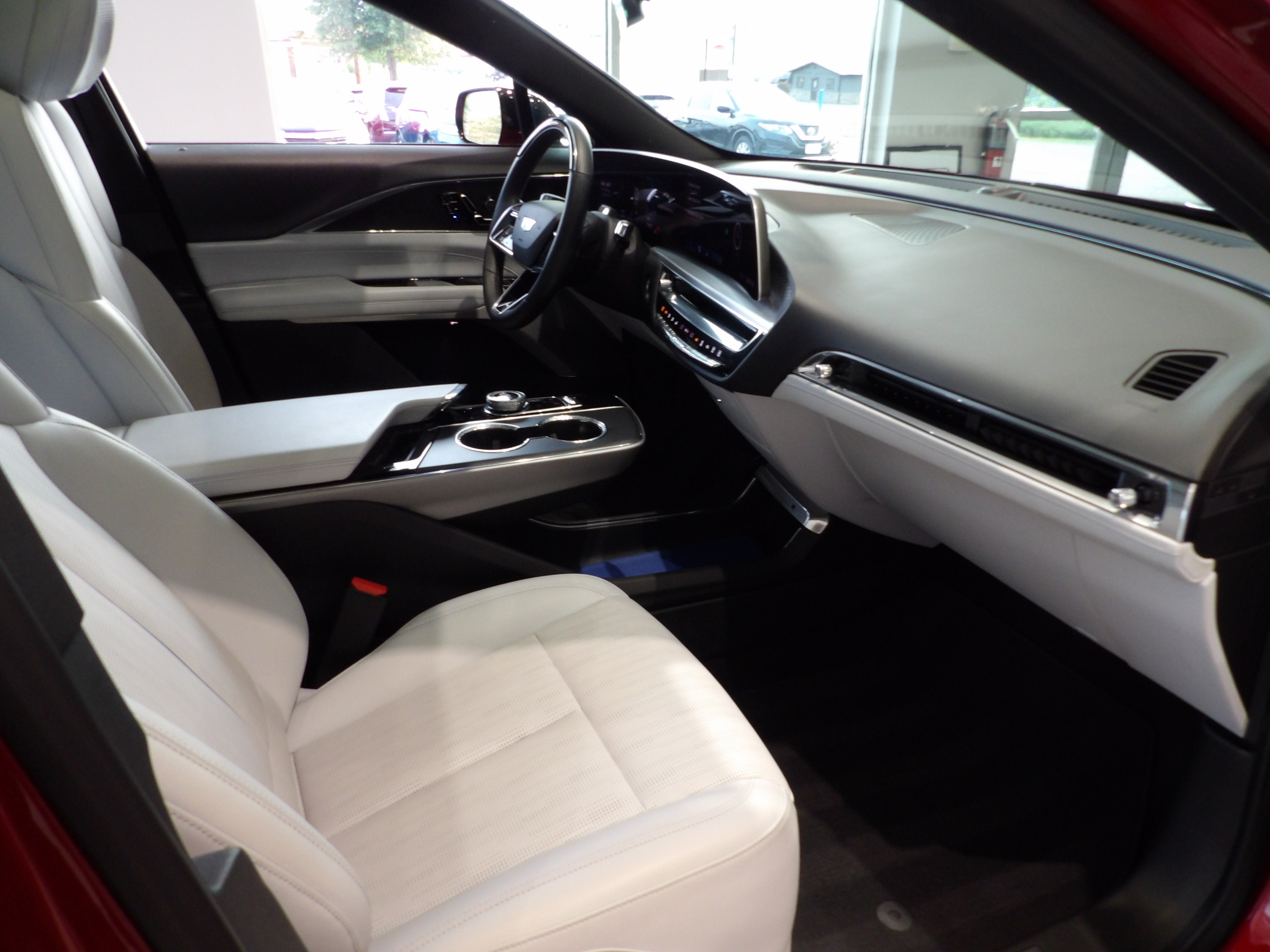 2024 Cadillac LYRIQ Sport 2