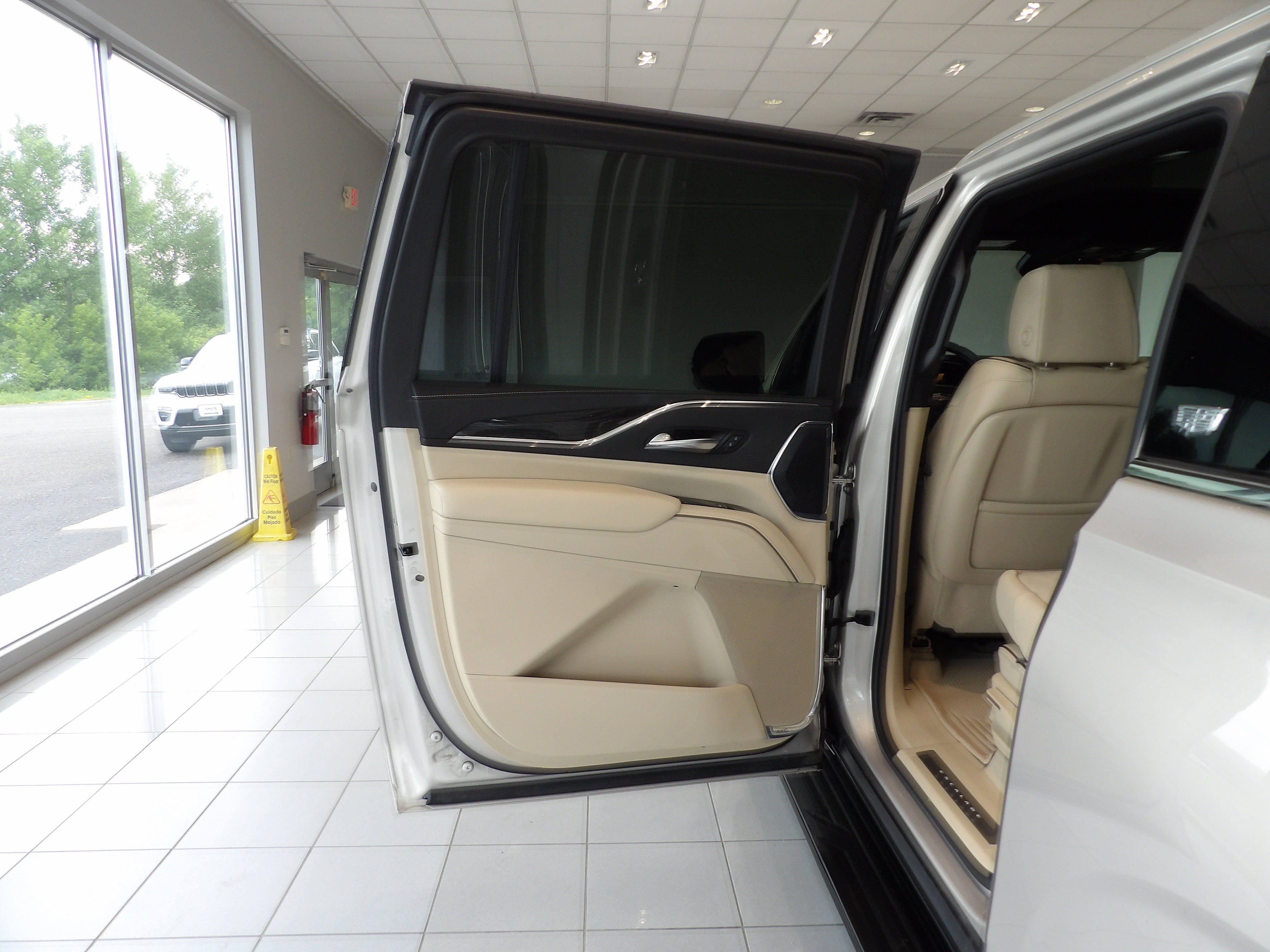 2023 Cadillac Escalade ESV Premium Luxury