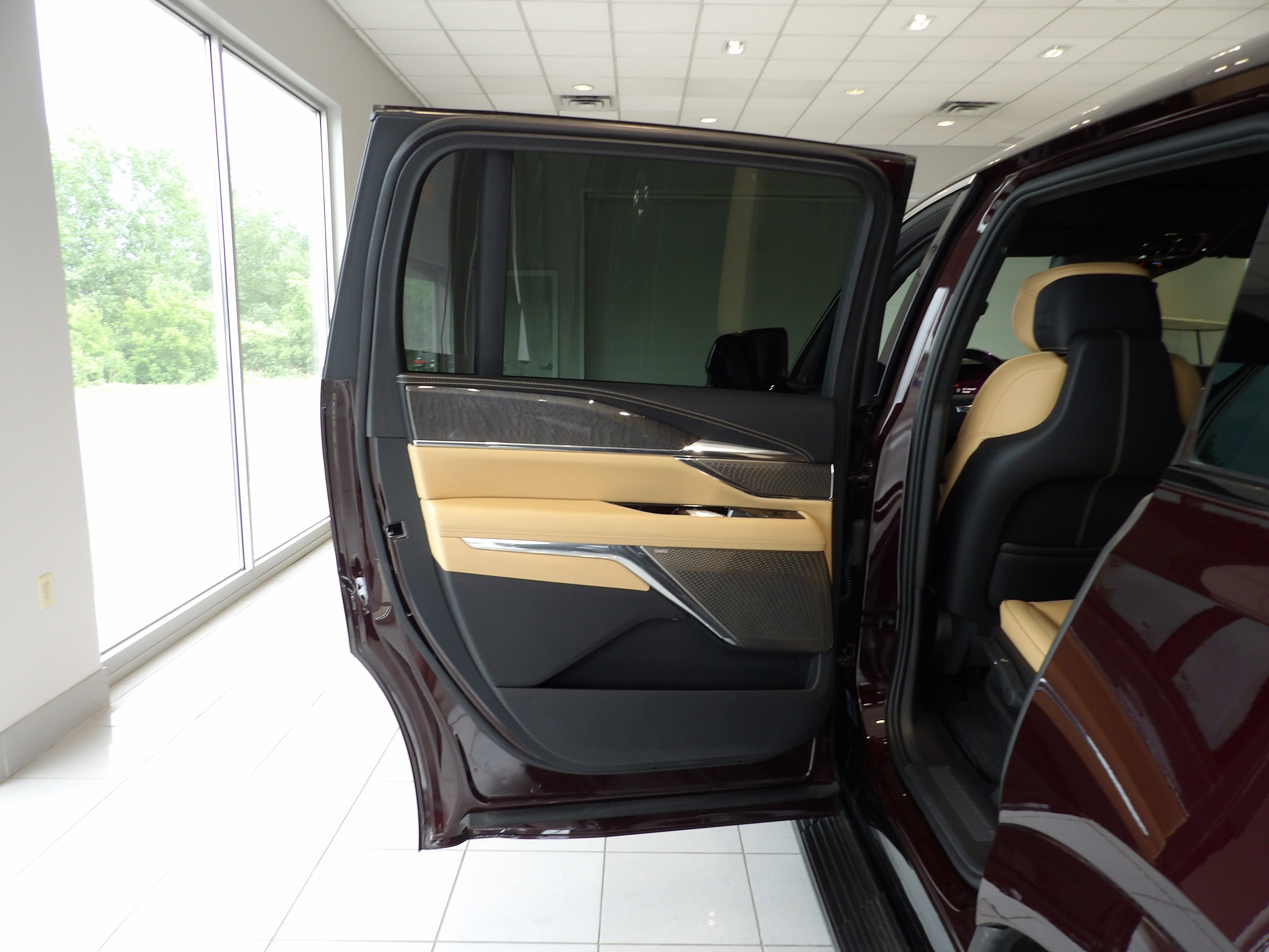 2025 Cadillac ESCALADE IQ Luxury 2
