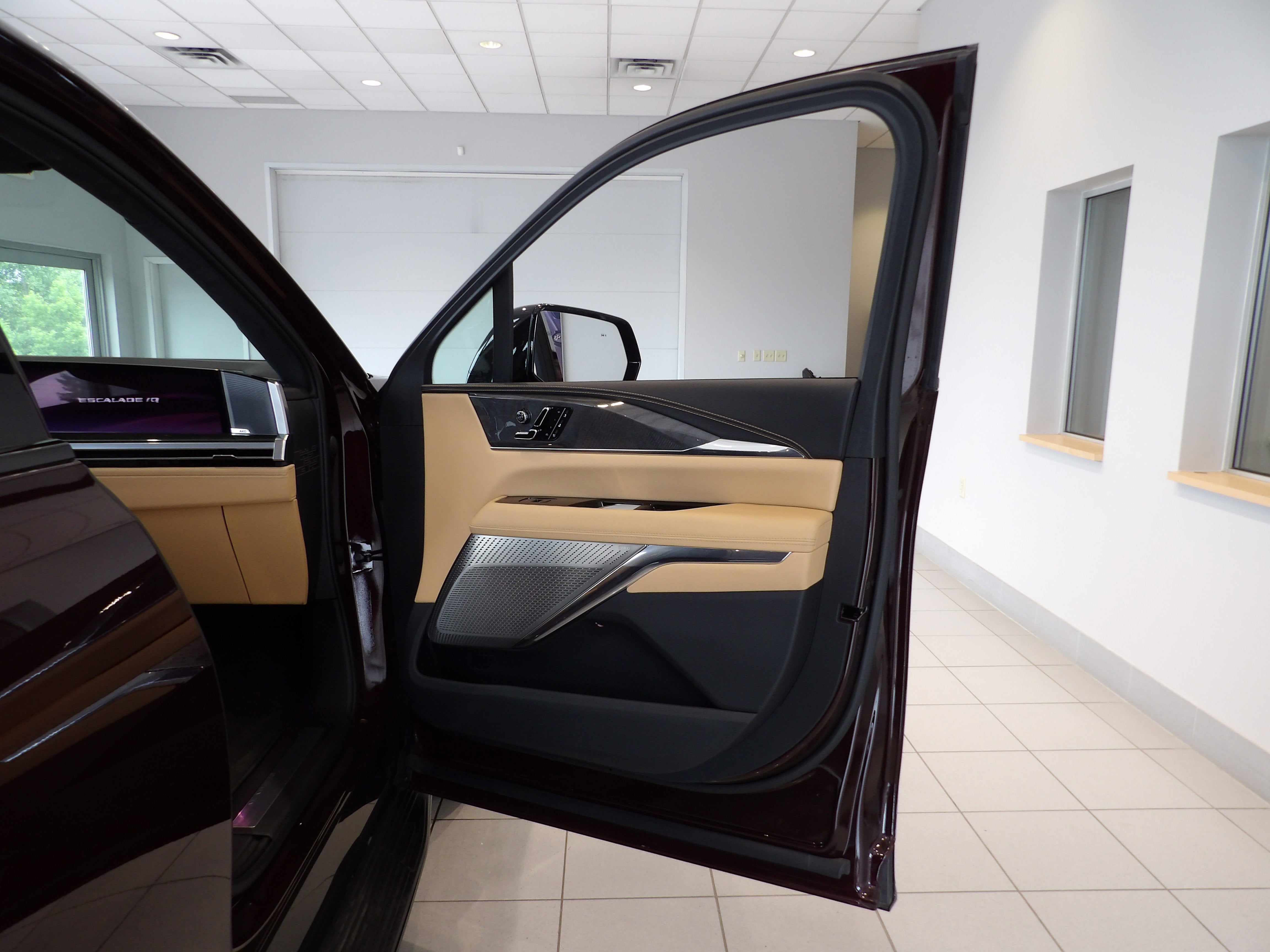 2025 Cadillac ESCALADE IQ Luxury 2