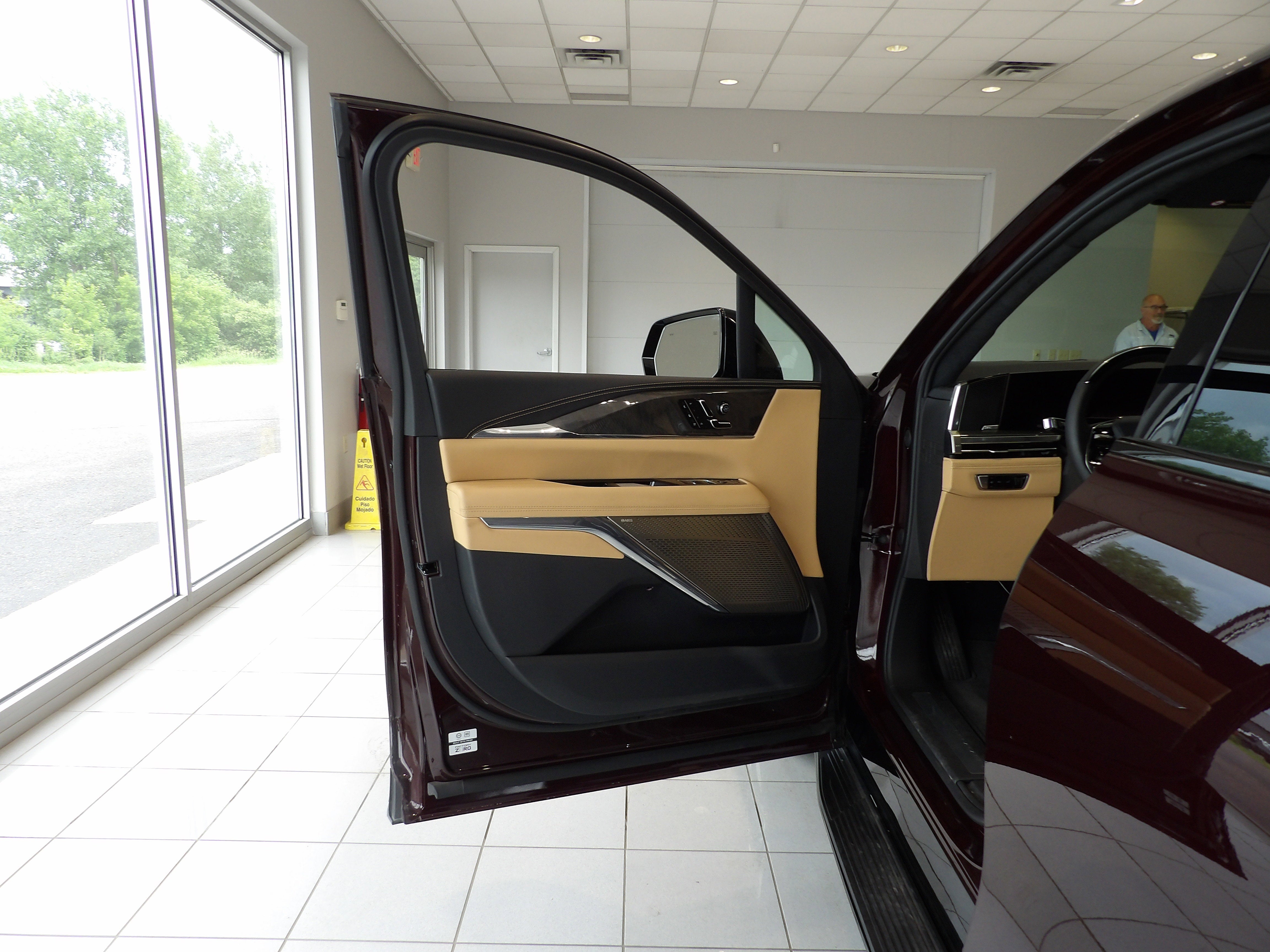 2025 Cadillac ESCALADE IQ Luxury 2