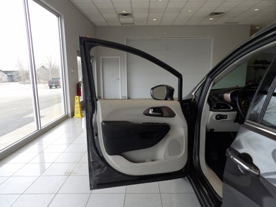 2019 Chrysler Pacifica Touring L