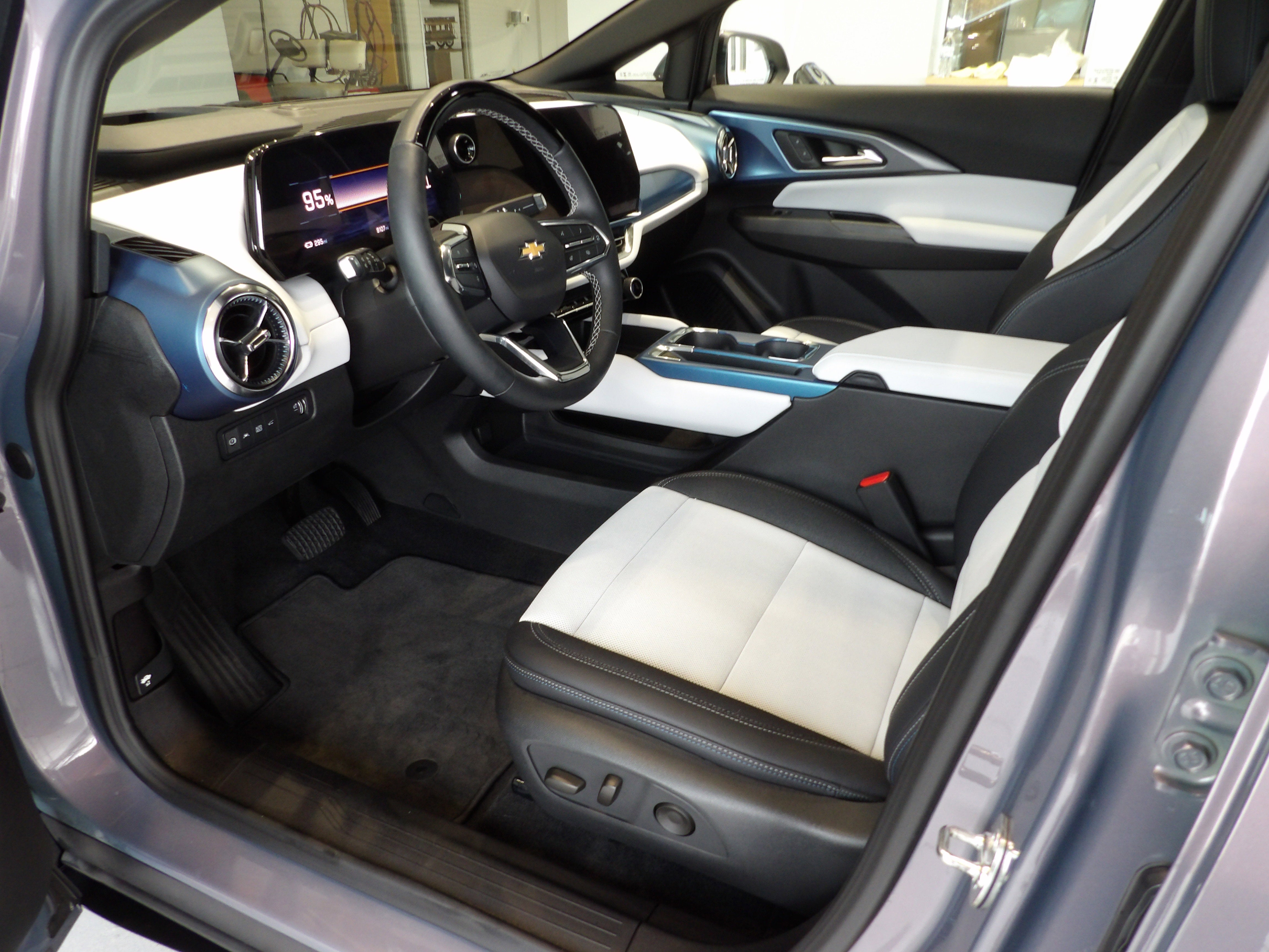 2025 Chevrolet Equinox EV LT