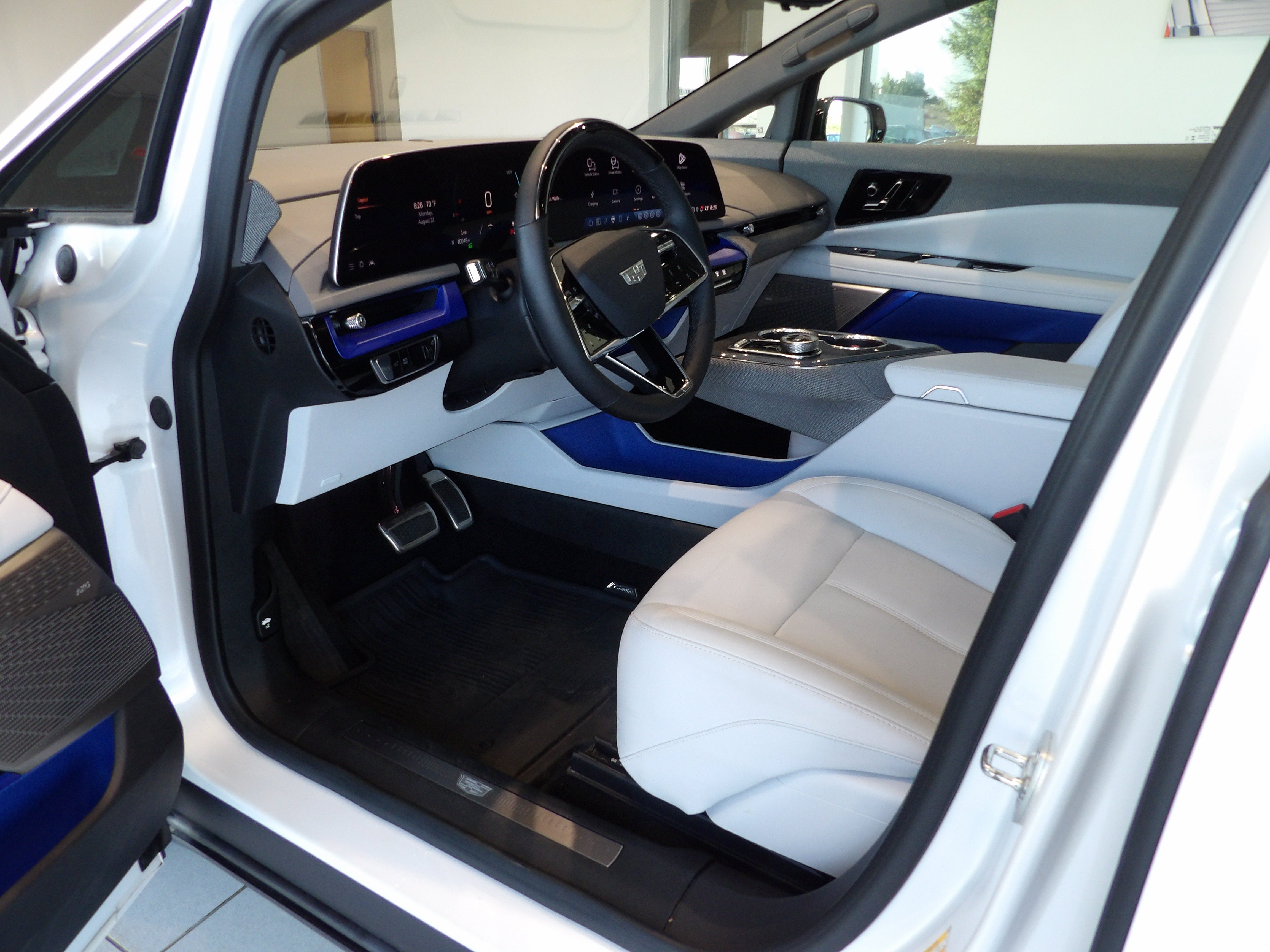 2025 Cadillac OPTIQ Luxury 1