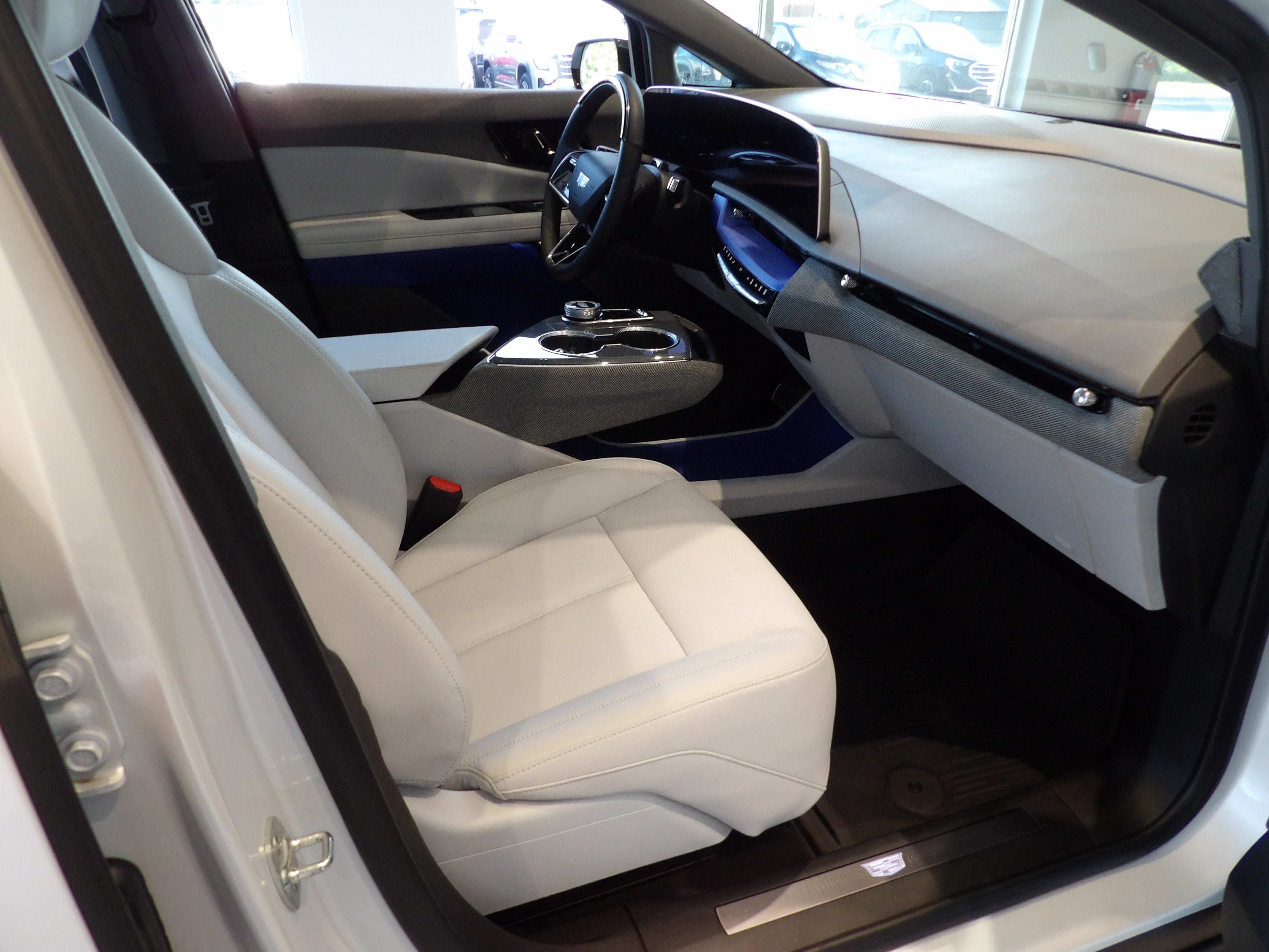 2025 Cadillac OPTIQ Luxury 1