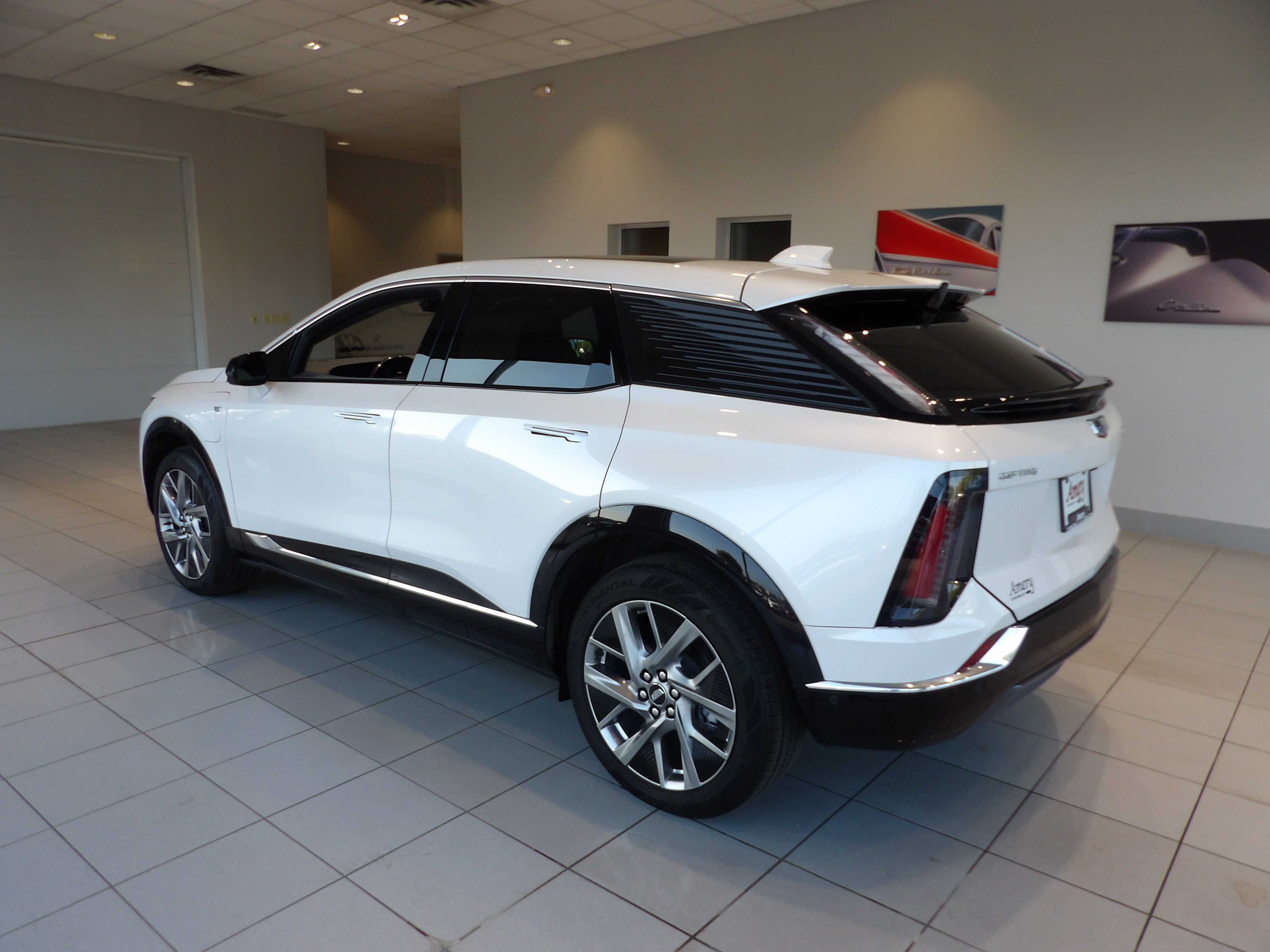 2025 Cadillac OPTIQ Luxury 1