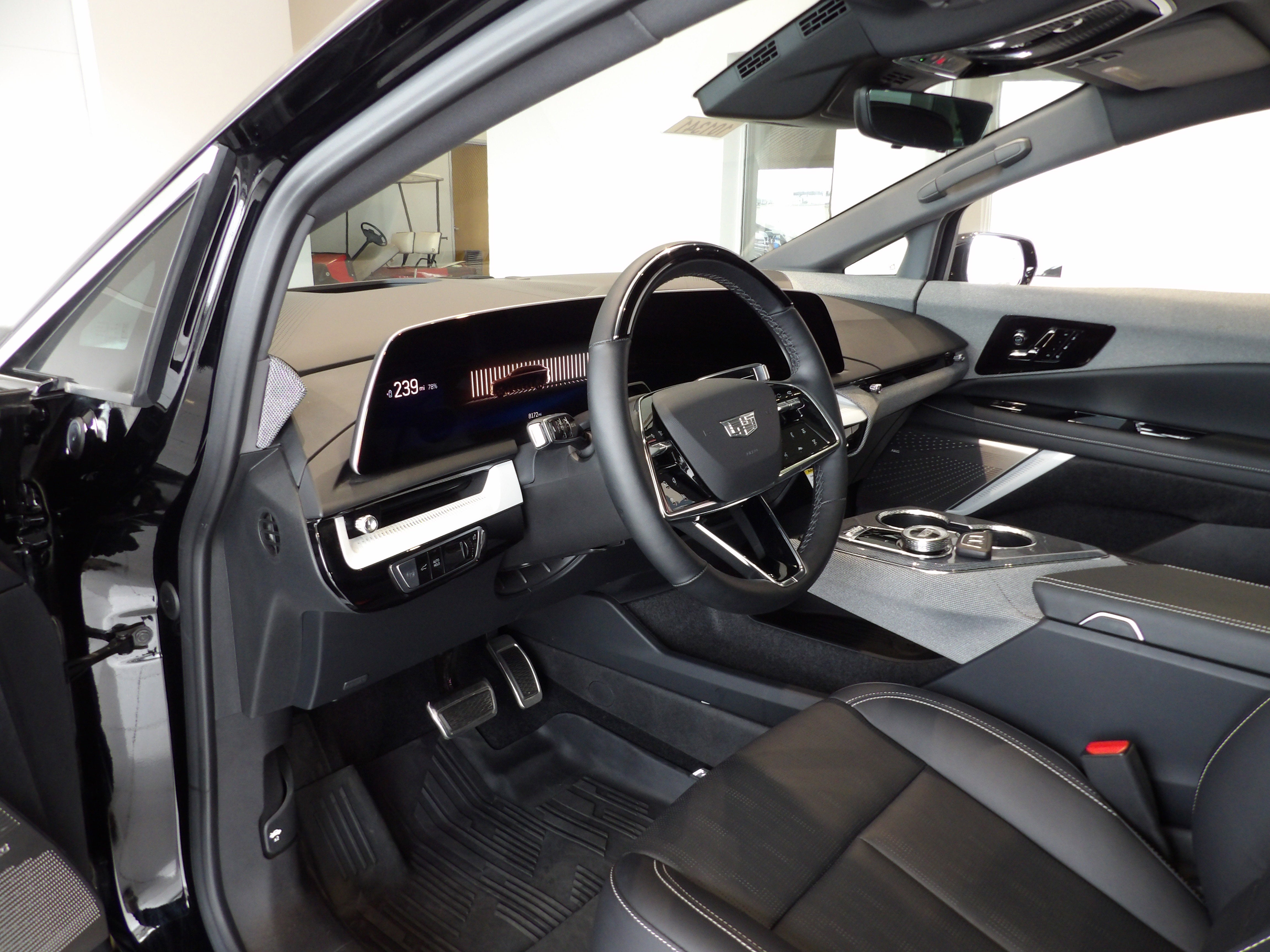 2025 Cadillac OPTIQ Luxury 2