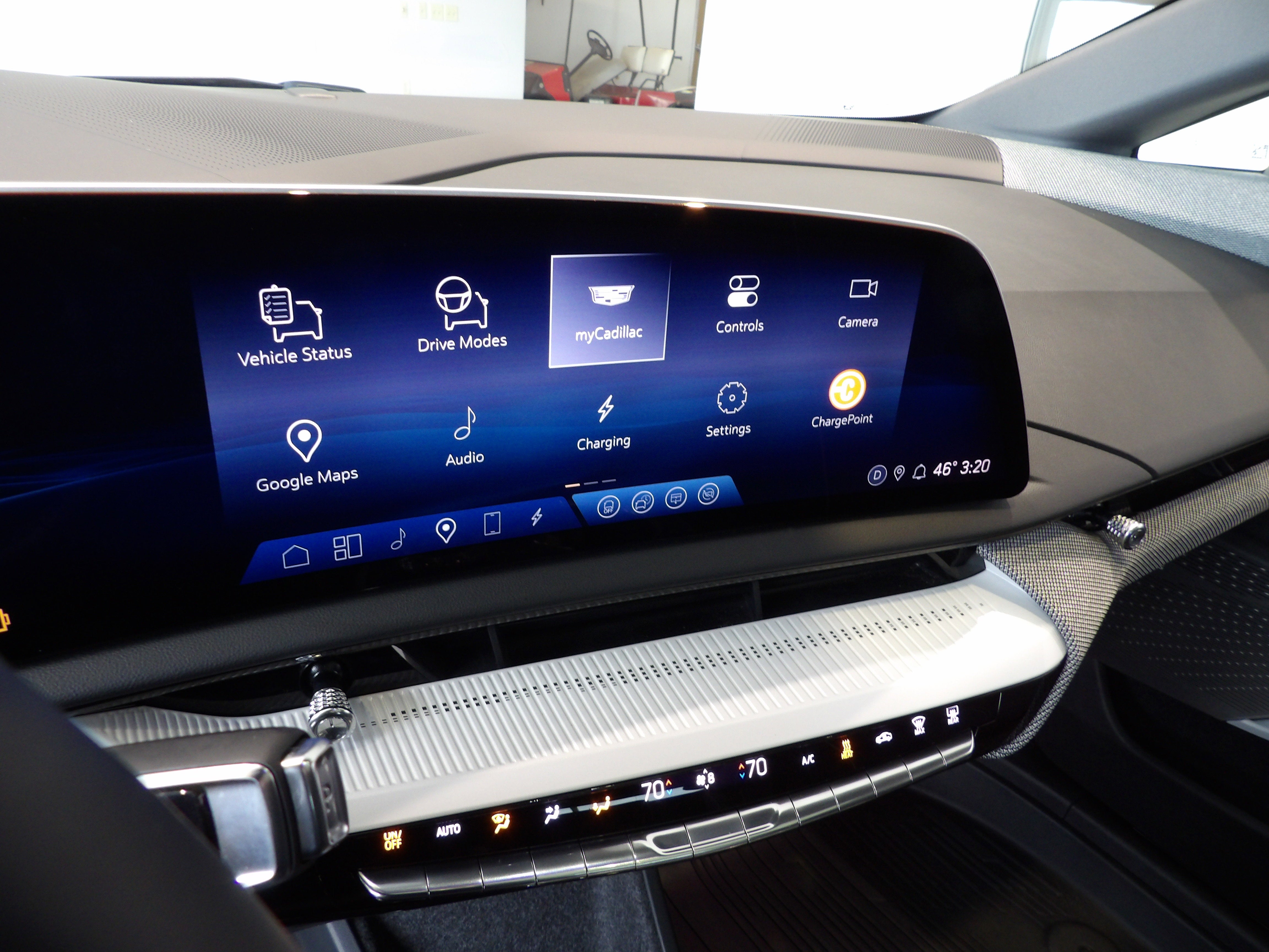 2025 Cadillac OPTIQ Luxury 2