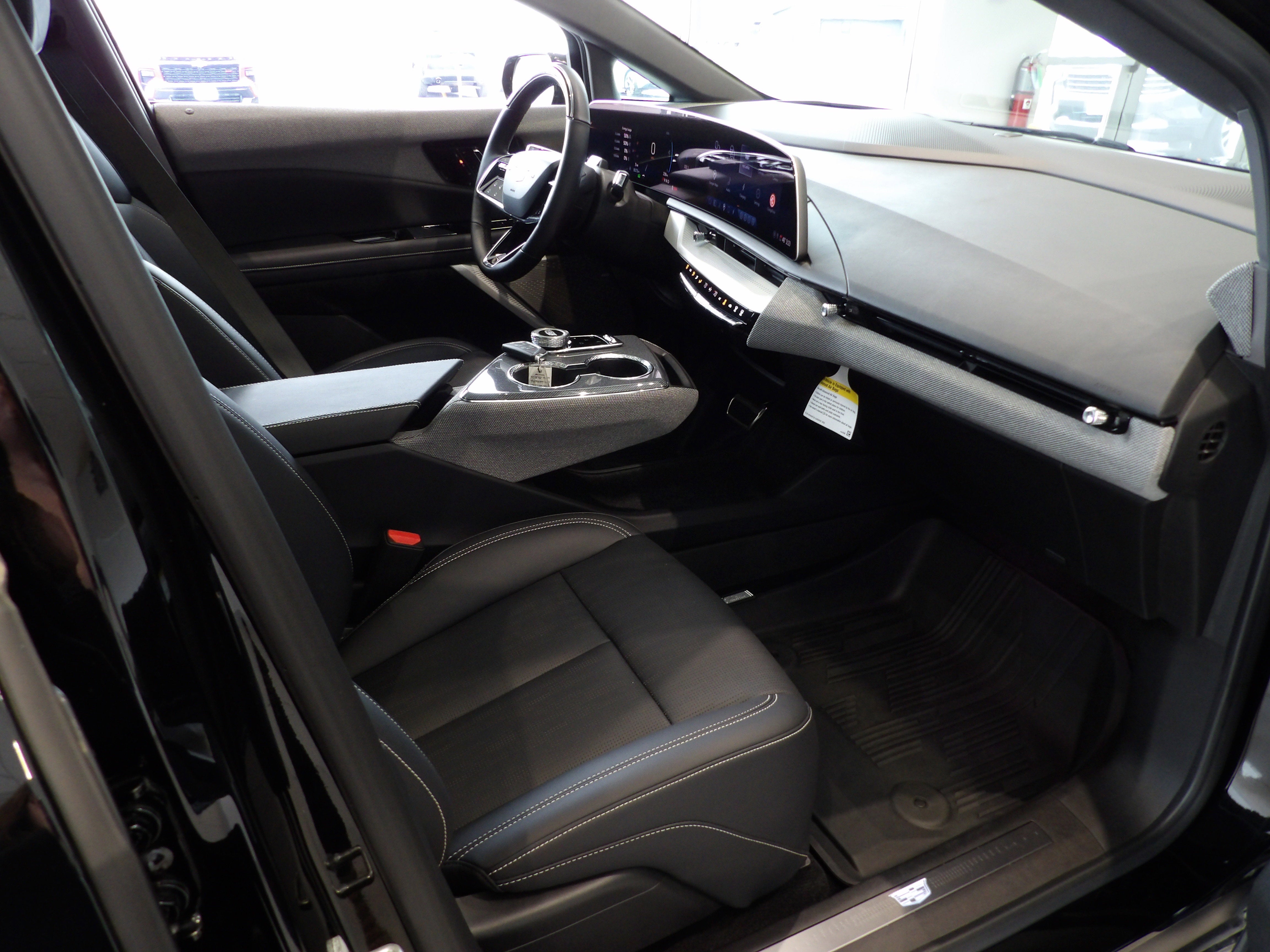 2025 Cadillac OPTIQ Luxury 2