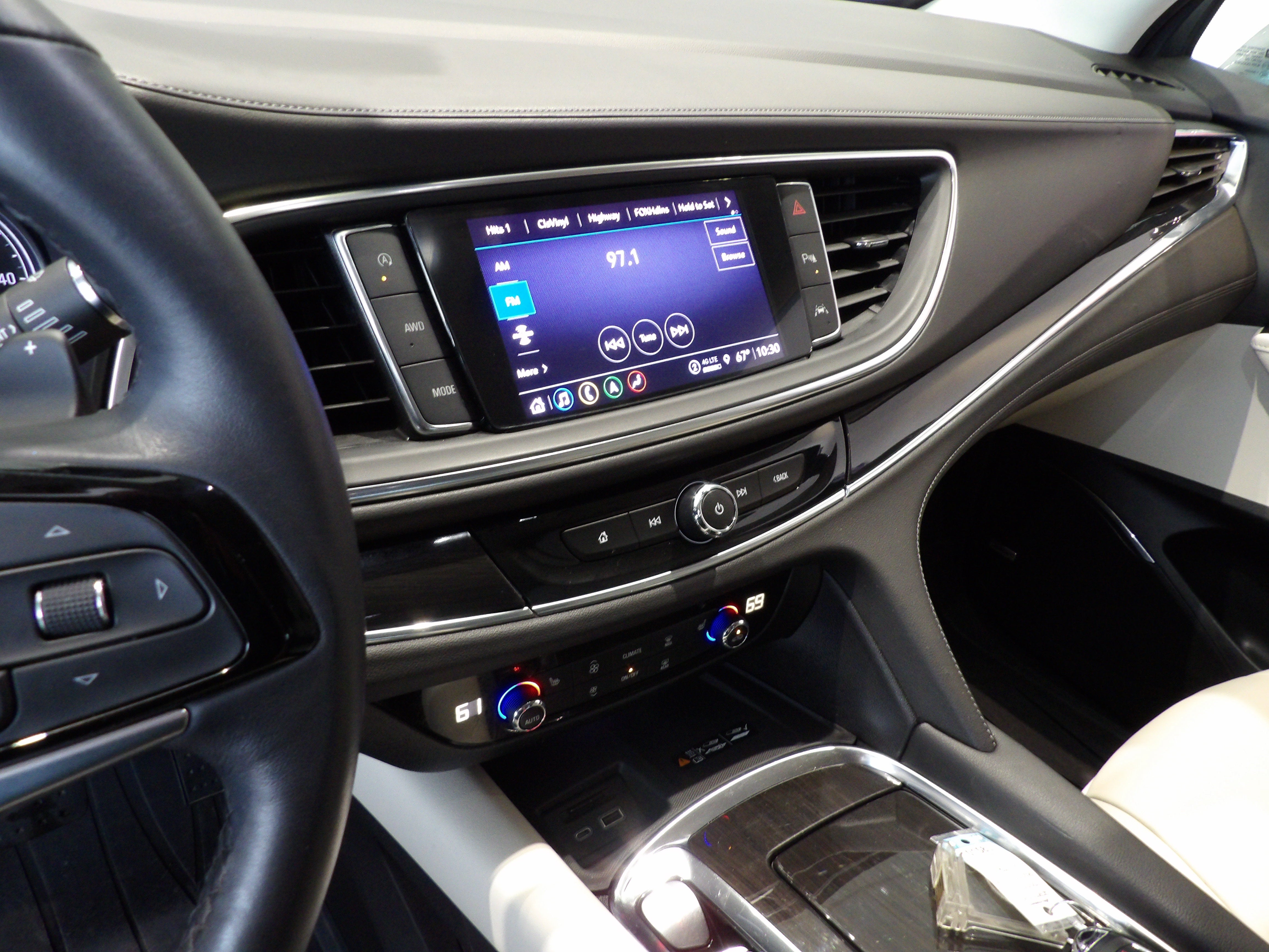 2023 Buick Enclave Essence